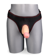 Laden Sie das Bild in den Galerie-Viewer, 18 cm langer realistischer Umschnalldildo