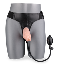 Laden Sie das Bild in den Galerie-Viewer, Aufblasbarer Strap-On-Dildo mit Pumpe