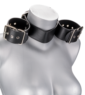 BDSM-Halsband mit Fesseln
