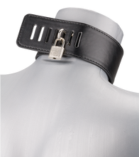 Laden Sie das Bild in den Galerie-Viewer, BDSM-Halsband mit Schloss und Leine