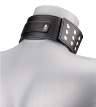 Laden Sie das Bild in den Galerie-Viewer, BDSM-Halsfessel mit Leine
