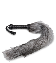 Laden Sie das Bild in den Galerie-Viewer, Fuchsschwanz-Peitsche