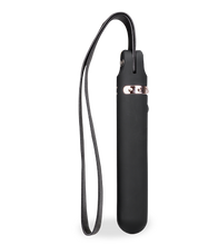 Laden Sie das Bild in den Galerie-Viewer, Gürtel-Flogger mit vibrierendem Griff