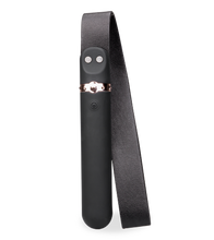 Laden Sie das Bild in den Galerie-Viewer, Gürtel-Flogger mit vibrierendem Griff