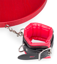 Laden Sie das Bild in den Galerie-Viewer, Hals- und Handfesseln mit Tablett für Sub