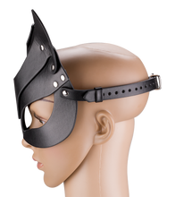 Laden Sie das Bild in den Galerie-Viewer, Katzenmaske aus Kunstleder mit Metallnieten