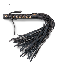 Laden Sie das Bild in den Galerie-Viewer, Kleiner Flogger mit Schnürung