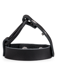 Laden Sie das Bild in den Galerie-Viewer, Leder-Penisring mit Druckknopf