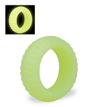 Laden Sie das Bild in den Galerie-Viewer, Phosphoreszierender Cockring aus medizinischem Silikon Tavala