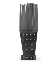 Laden Sie das Bild in den Galerie-Viewer, Riemen-Handschuh aus Kunstleder mit Stacheln